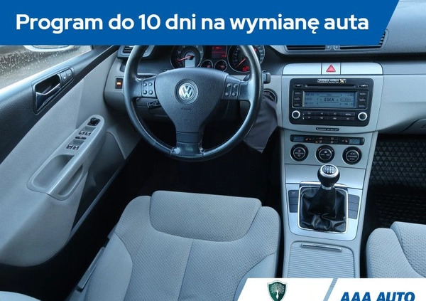 Volkswagen Passat cena 14000 przebieg: 249470, rok produkcji 2005 z Bielsko-Biała małe 254